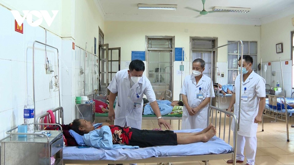 Điện Biên: 26 người nhập viện nghi do nước nhiễm thuốc trừ cỏ - 1