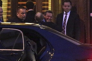 Bữa tiệc sinh nhật "ầm ĩ" của cựu Thủ tướng Đức