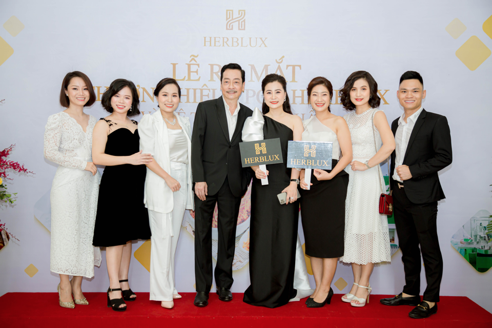 Lễ ra mắt thương hiệu TPBVSK Herblux: Ấn tượng, hội tụ những gương mặt đình đám màn ảnh Việt - 1 Lễ ra mắt thương hiệu TPBVSK Herblux: Ấn tượng, hội tụ những gương mặt đình đám màn ảnh Việt - 1