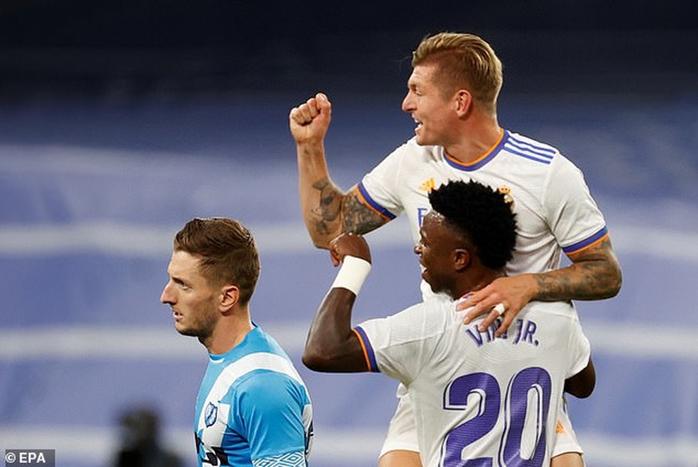 Barcelona bị cầm hòa không tưởng, Real Madrid lên ngôi đầu bảng - 8 Barcelona bị cầm hòa không tưởng, Real Madrid lên ngôi đầu bảng - 8