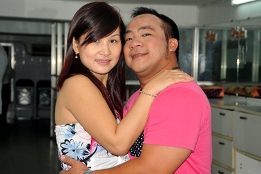 Vợ Hiếu Hiền xin lỗi người bị mất Iphone