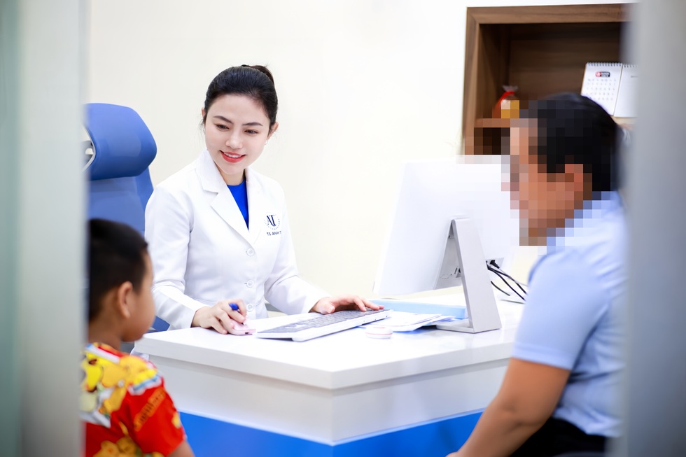 Nguy cơ sức khỏe khi lội trong dòng nước ngập ở TPHCM - 2