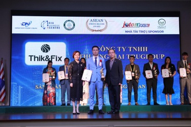 CEO Dược phẩm Hải Đức nhận giải tại Lễ công bố Thương hiệu mạnh ASEAN