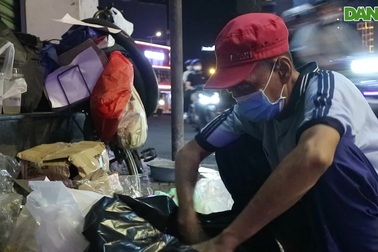 Ở Sài Gòn, chưa bao giờ kiếm đồng tiền lại khó khăn đến như vậy!