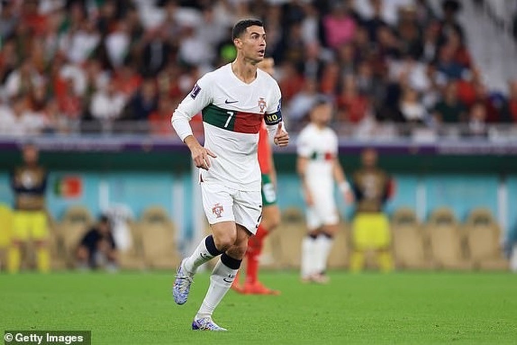 Ronaldo sẽ nhận lương bèo bọt khi gia nhập bến đỗ mới - 2 Ronaldo sẽ nhận lương bèo bọt khi gia nhập bến đỗ mới - 2