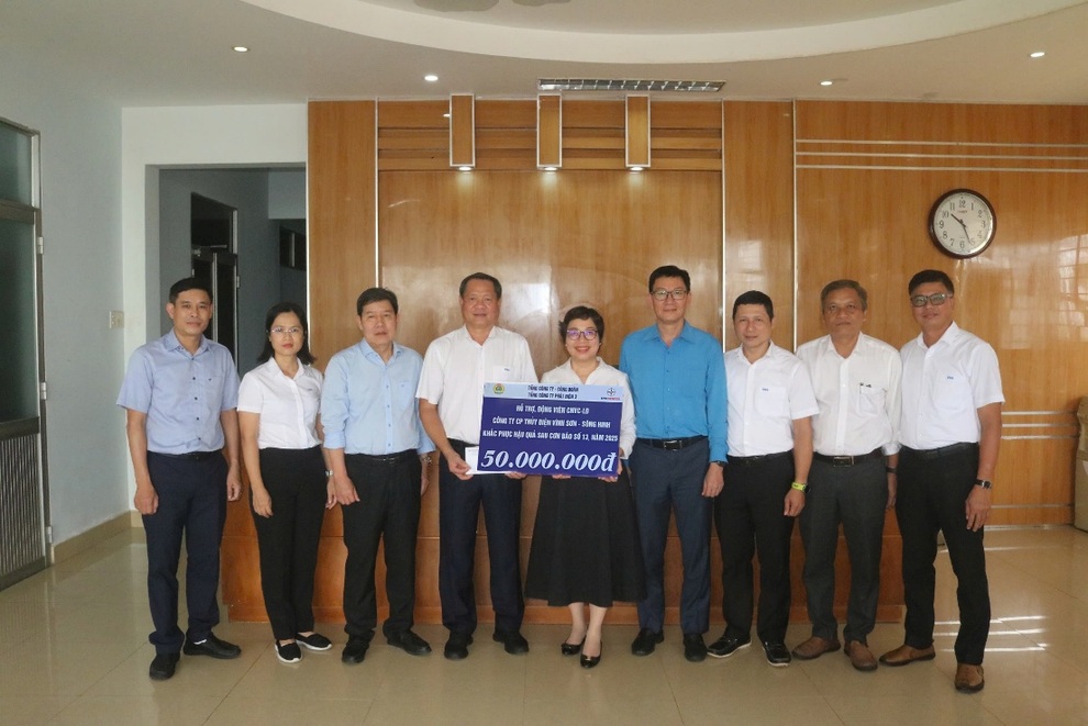 EVNGENCO3 hỗ trợ cán bộ nhân viên EVNCPC đang khắc phục hậu quả bão tại miền Trung - 2