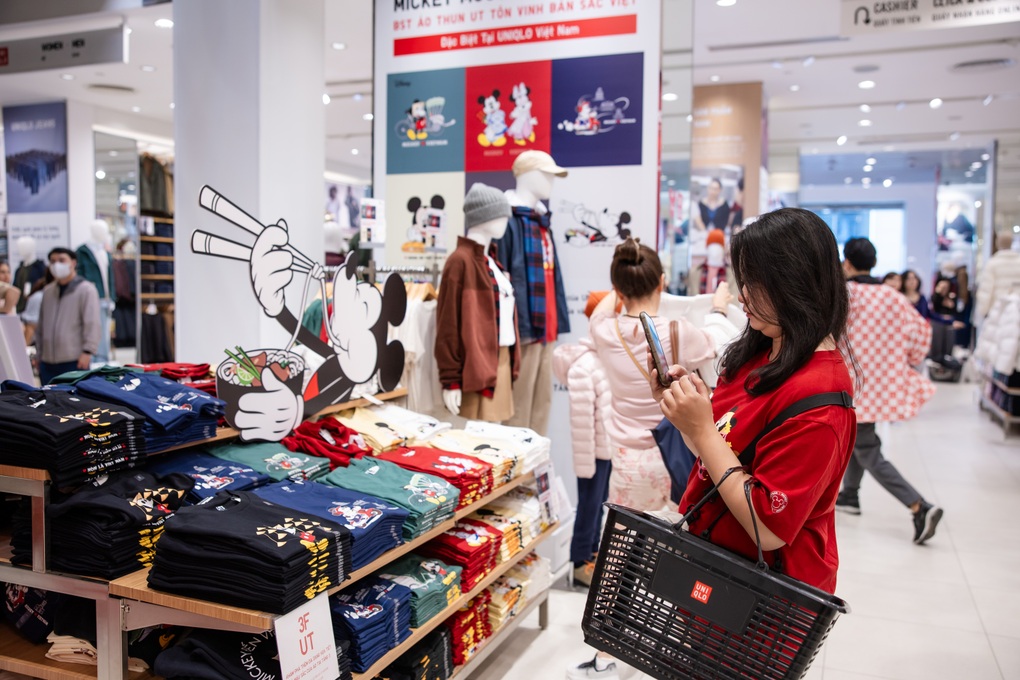 Văn hóa phục vụ kết nối UNIQLO với người tiêu dùng - 4 Văn hóa phục vụ kết nối UNIQLO với người tiêu dùng - 4