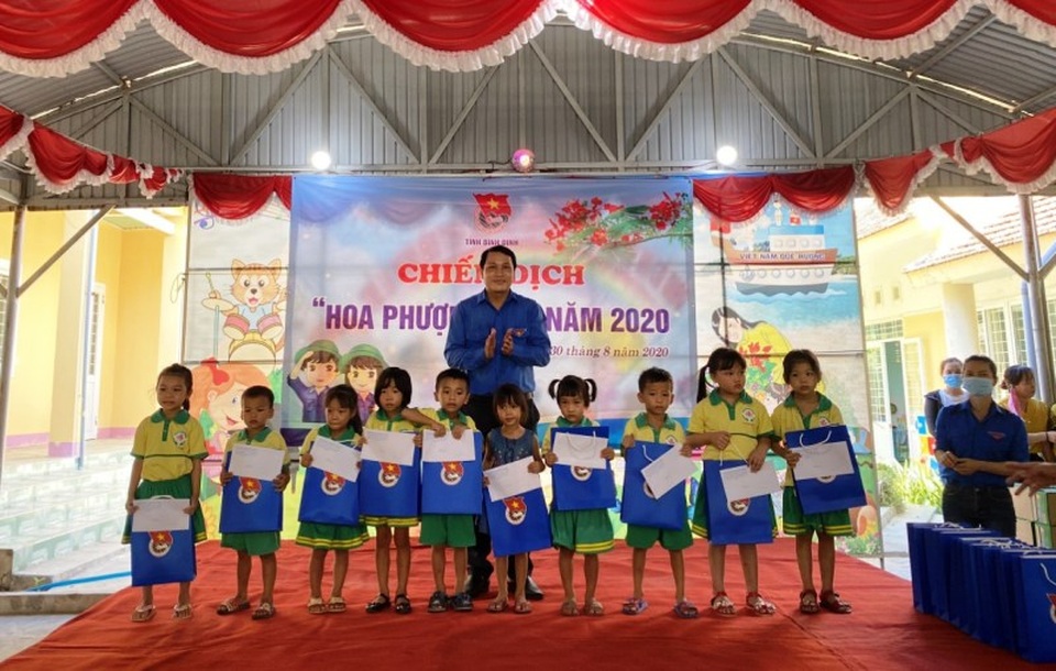 Bình Định: Ra quân chiến dịch tình nguyện “Hoa phượng đỏ” 2020 - 1