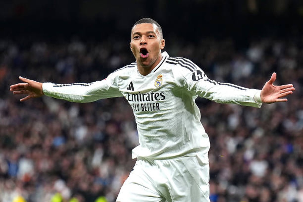 Mbappe đoạt Chiếc giày vàng, tái hiện thành tích của Ronaldo và Messi - 1 Mbappe đoạt Chiếc giày vàng, tái hiện thành tích của Ronaldo và Messi - 1