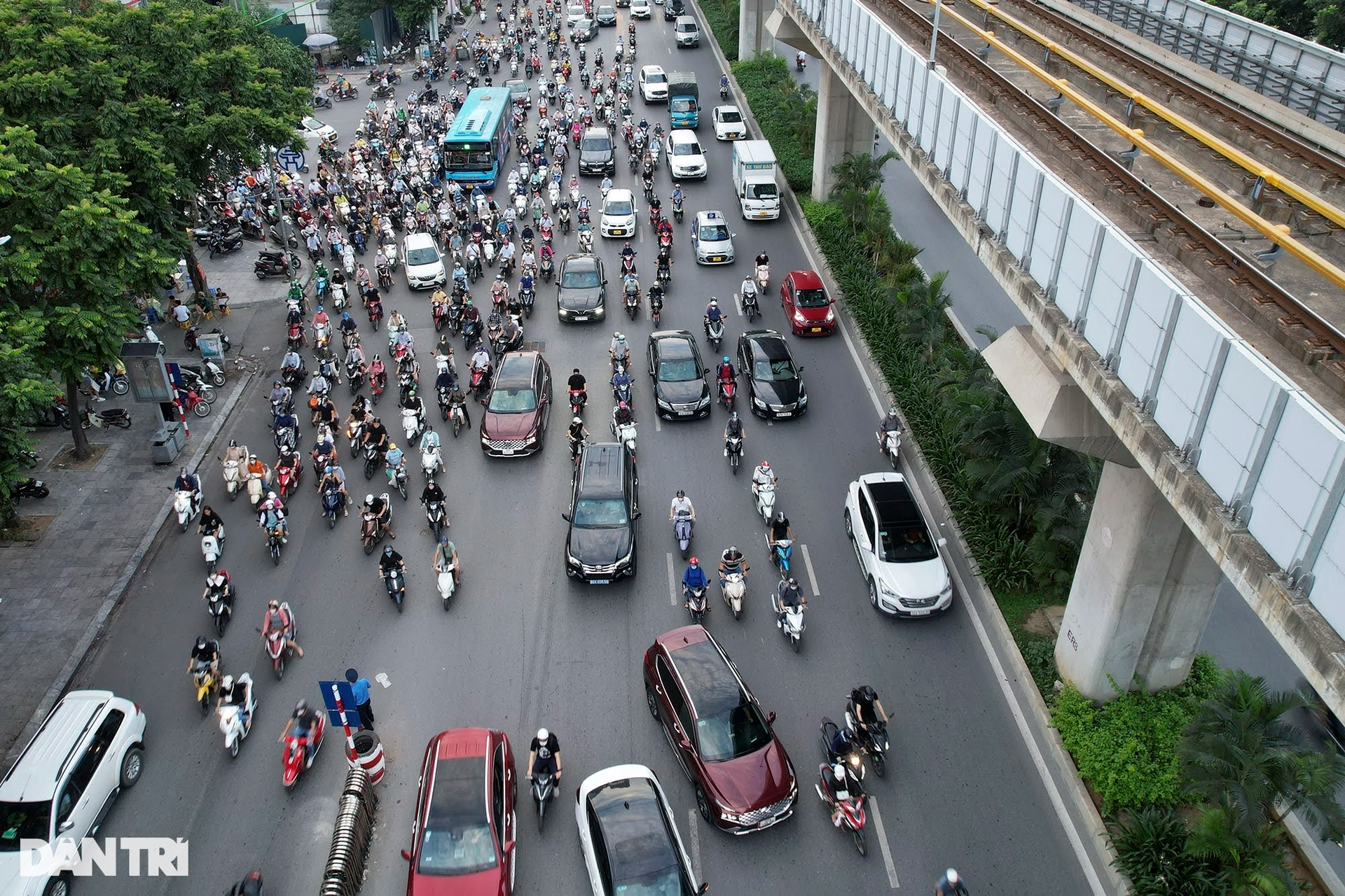 Gặp nhiều bất cập, đường Nguyễn Trãi có thông thoáng hơn sau khi phân làn? - 5 Gặp nhiều bất cập, đường Nguyễn Trãi có thông thoáng hơn sau khi phân làn? - 5