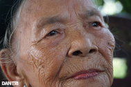 Mẹ già 89 tuổi mong ngóng con gái 29 năm vì lời hứa "con sẽ trở về"