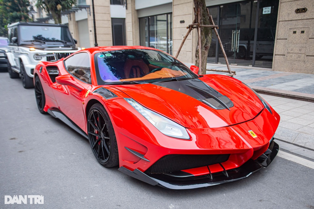 Ferrari 488 GTB từng vướng lùm xùm lăng mạ CSGT tiếp tục được rao bán - 1 Ferrari 488 GTB từng vướng lùm xùm lăng mạ CSGT tiếp tục được rao bán - 1