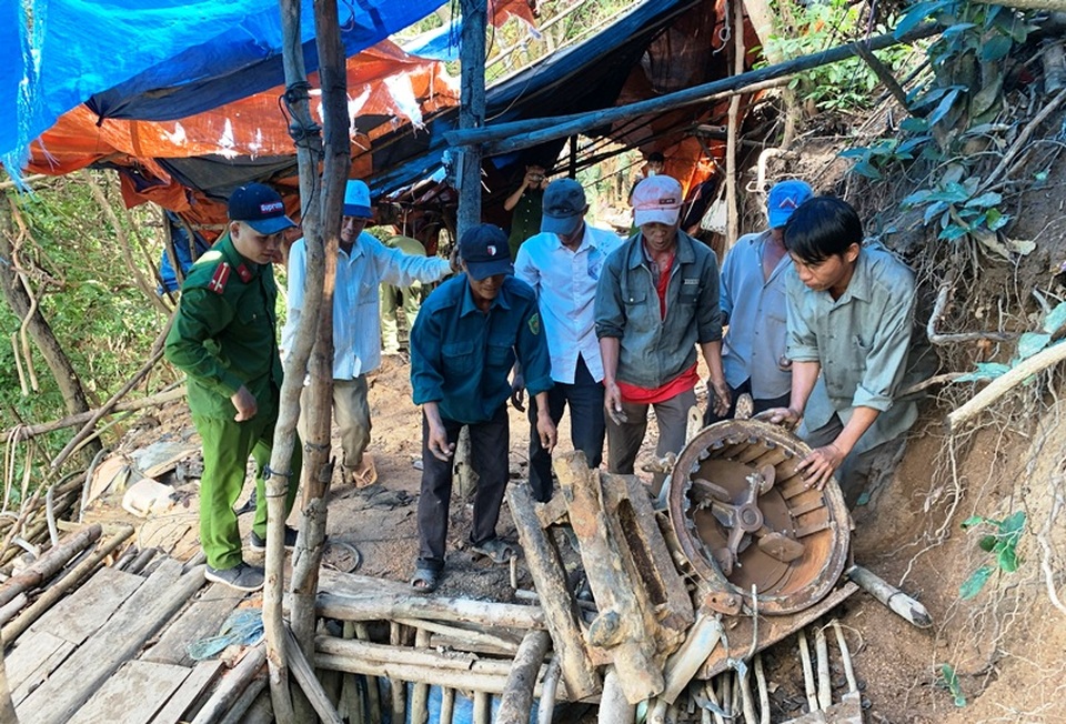 Âm ỉ tình trạng khai thác vàng trái phép ở Bình Định - 2 Âm ỉ tình trạng khai thác vàng trái phép ở Bình Định - 2