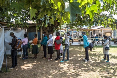 Covid-19 càn quét, châu Phi nguy cơ thành "Ấn Độ thứ hai"