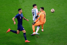 Tranh cãi nảy lửa về quả phạt đền định mệnh giúp Argentina đánh bại Croatia