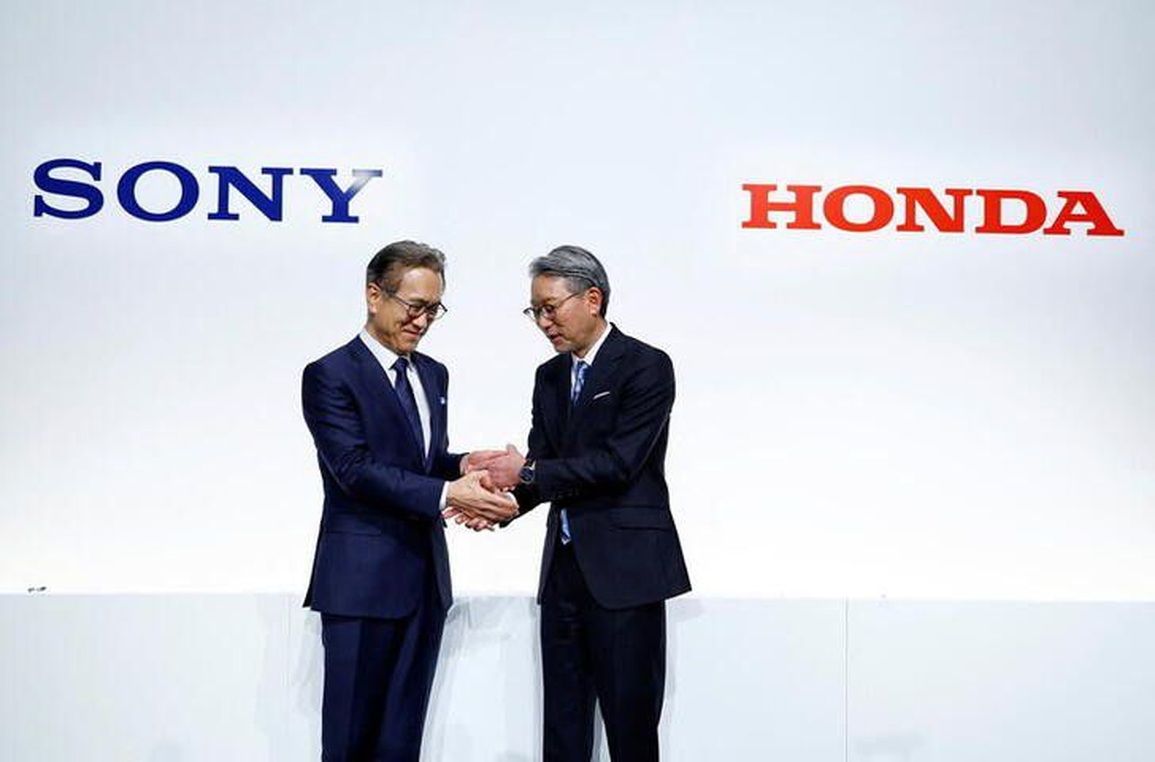 Lãnh đạo Sony và Honda bắt tay hợp tác để cùng phát triển xe điện (Ảnh: Kim Kyung-Hoon). Lãnh đạo Sony và Honda bắt tay hợp tác để cùng phát triển xe điện (Ảnh: Kim Kyung-Hoon).