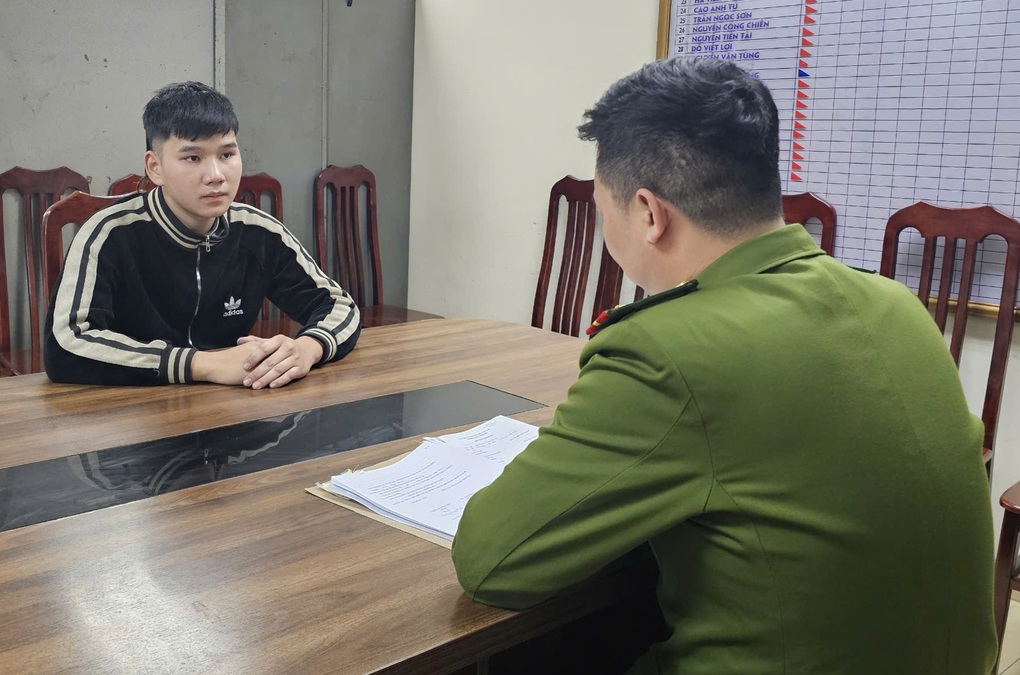 Tạm giữ đối tượng đi bão rồi tông gãy chân cảnh sát - 1 Tạm giữ đối tượng đi bão rồi tông gãy chân cảnh sát - 1