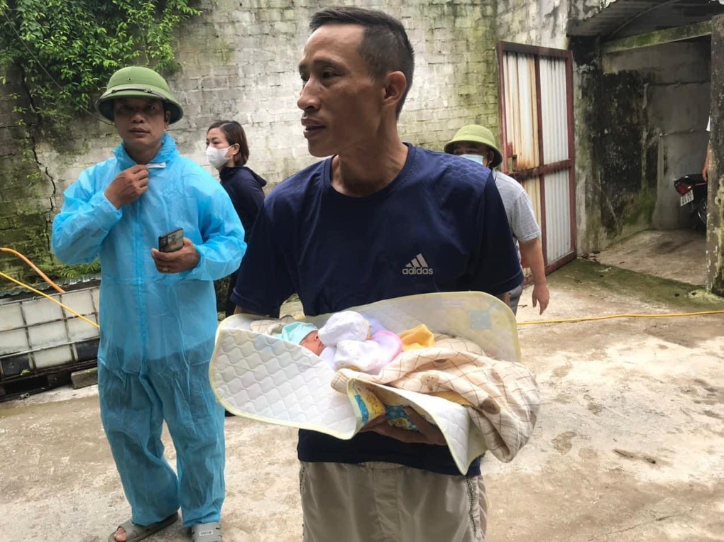 Bé trai 2 tuần tuổi bị bỏ rơi kèm thư nhắn cháu không nuôi nổi - 3 Bé trai 2 tuần tuổi bị bỏ rơi kèm thư nhắn cháu không nuôi nổi - 3