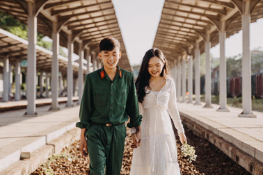 Bàn tay đen sạm, lem vết dầu mỡ minh chứng cho tình yêu của một chàng trai