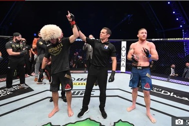 Võ sĩ Khabib gây sốc khi đánh bại Gaethje rồi tuyên bố giải nghệ