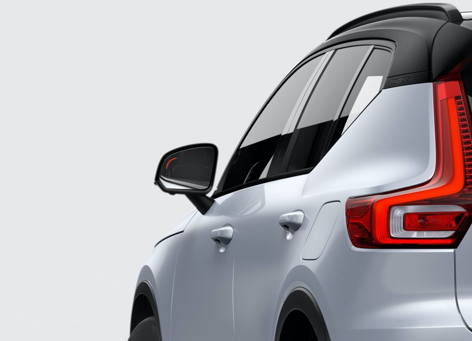 Mẫu xe chạy điện đầu tiên của Volvo chưa sản xuất đã cháy hàng - 10 Mẫu xe chạy điện đầu tiên của Volvo chưa sản xuất đã cháy hàng - 10