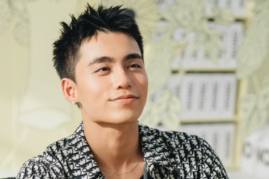 Ca sĩ MONO tổ chức triển lãm, ẩn ý sắp ra mắt sản phẩm mới