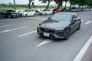 VinFast Lux A2.0 thống trị nhóm sedan tầm giá một tỷ đồng