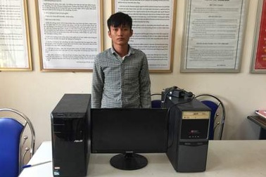 Đột nhập phòng phó hiệu trưởng trộm máy tính