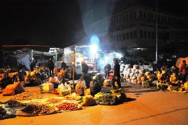 Chợ “âm phủ” ngày cuối năm