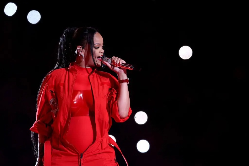 Có tiền tỷ trong tay, Rihanna liên tục mang bầu, 6 năm chưa đi hát trở lại - 2 Có tiền tỷ trong tay, Rihanna liên tục mang bầu, 6 năm chưa đi hát trở lại - 2