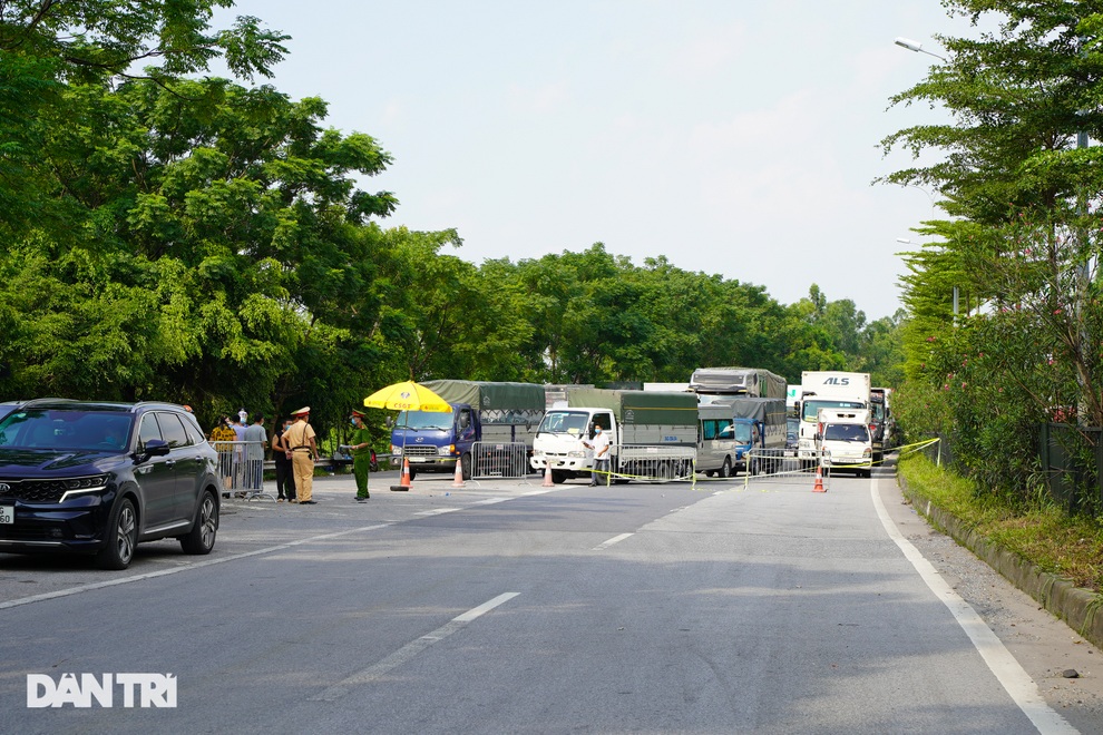 Cửa ngõ Thủ đô ùn tắc kéo dài, hàng nghìn phương tiện buộc phải quay đầu - 8 Cửa ngõ Thủ đô ùn tắc kéo dài, hàng nghìn phương tiện buộc phải quay đầu - 8