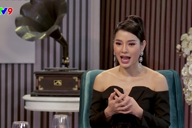 Phương Trinh Jolie thừa nhận phẫu thuật 6 thứ trên mặt.