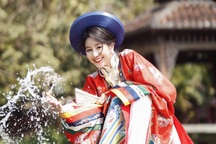 "Nữ thần học đường" lưu giữ tuổi thanh xuân với Việt cổ phục