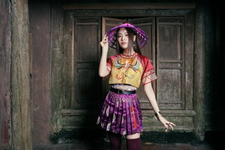 Hoàng Thùy Linh say mê phong cách thời trang dân gian đương đại - 9