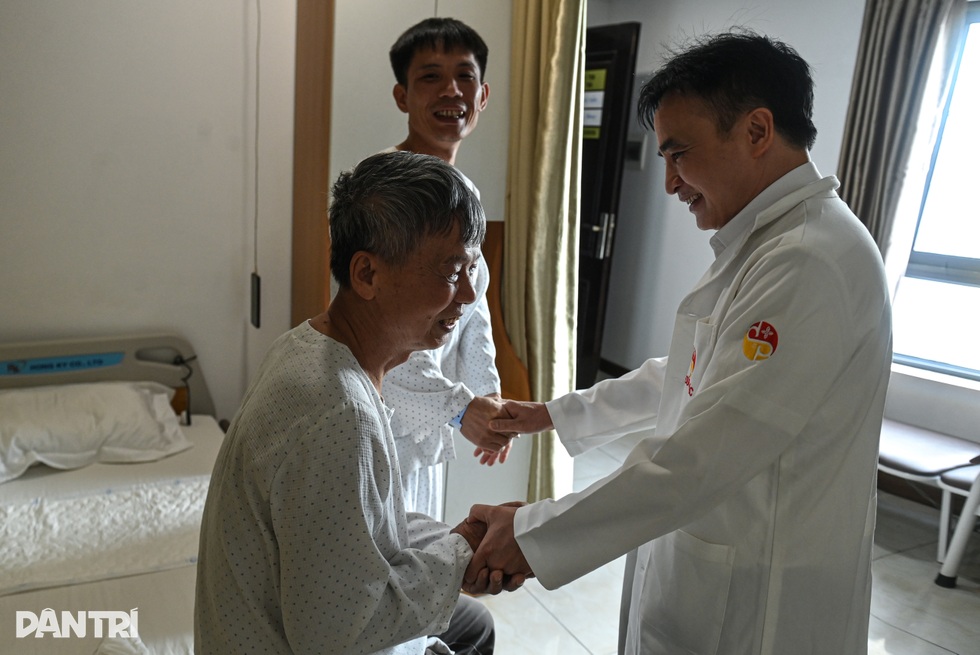 Gặp bác sĩ “bệnh nhân thấy là cười”, xin thôi trưởng khoa để làm lính mổ - 13 Gặp bác sĩ “bệnh nhân thấy là cười”, xin thôi trưởng khoa để làm lính mổ - 13
