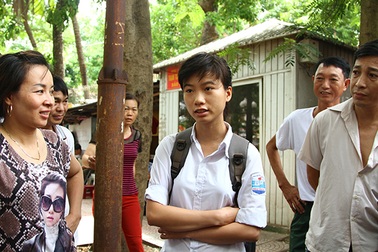 Đề Toán không dễ giật điểm 10, thí sinh bùi ngùi ra sớm