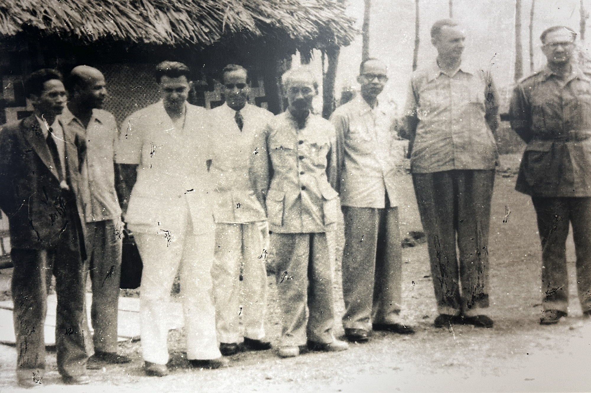 View - Trưng bày 150 tư liệu quý kỷ niệm 70 năm Ngày ký Hiệp định Geneve 1954 | Báo Dân trí