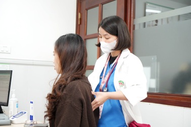 Giảm đau lưng, tê dọc 2 chân do thoát vị đĩa đệm nhờ tiêm ngoài màng cứng