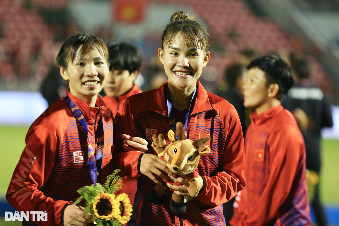 Giành HCV SEA Games 31, đội tuyển nữ Việt Nam nhận mưa tiền thưởng - 1 Giành HCV SEA Games 31, đội tuyển nữ Việt Nam nhận mưa tiền thưởng - 1