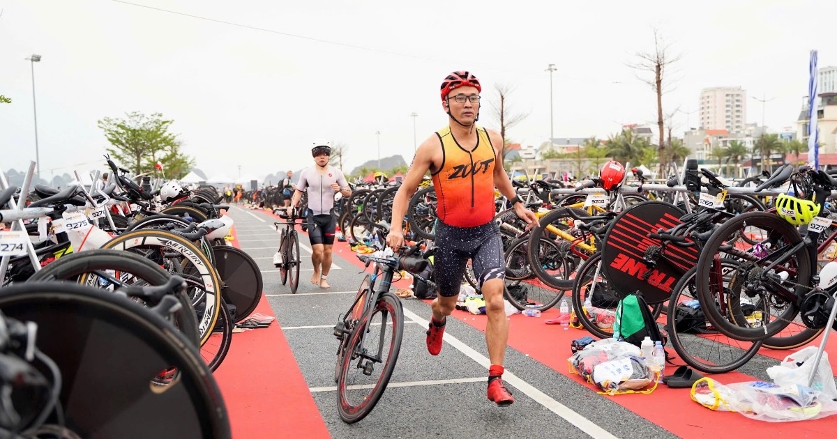 Tranh tài quyết liệt chặng đạp xe 40km ở giải Aqua Warriors Halong Bay 2025