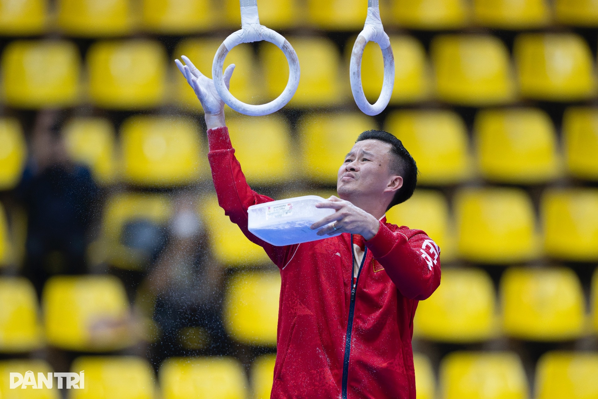 Khánh Phong nghẹn ngào nhớ về người cha quá cố sau tấm HCV đầy cảm xúc - 5