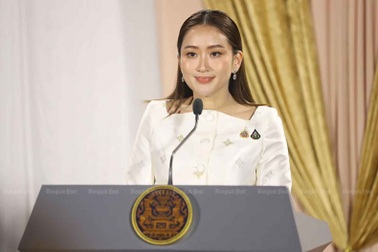 Tân Thủ tướng Thái Lan đối mặt sức ép từ phe đối lập