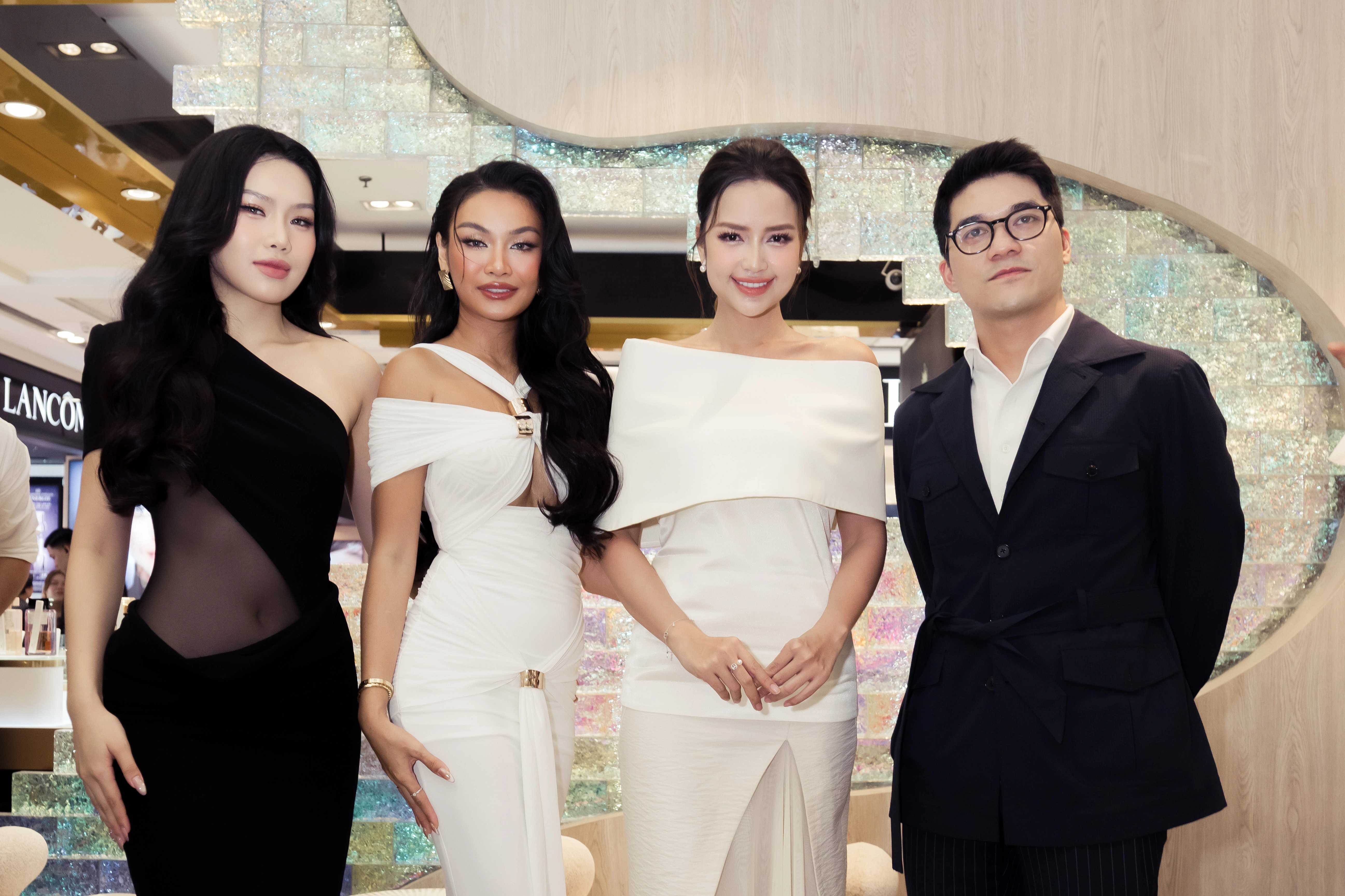 Á hậu Cẩm Ly: Cuộc sống sau đăng quang, tình bạn với Hoa hậu Phương Linh  - 1