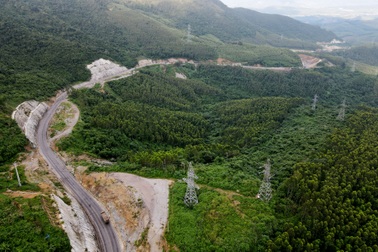 Cảnh báo nguy hiểm trên đèo An Khê khi bão Kalmaegi đổ bộ