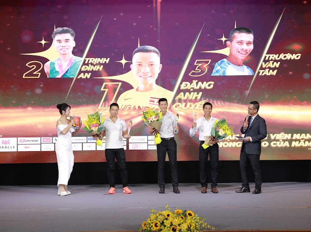 Các vận động viên, huấn luyện viên chạy bộ được vinh danh - 1 Các vận động viên, huấn luyện viên chạy bộ được vinh danh - 1