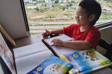 Hơn 200.000 học sinh TPHCM vẫn chưa có sách giáo khoa để học