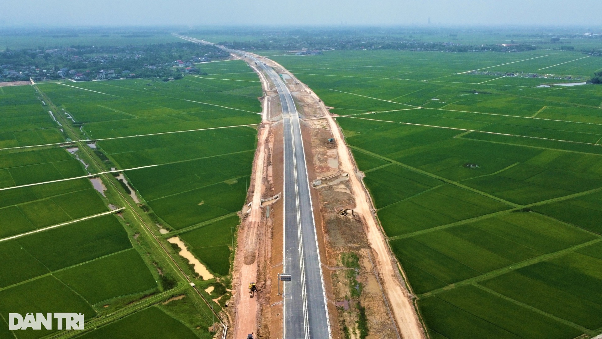 Toàn cảnh cao tốc kết nối đến phía nam Hà Tĩnh, nhiều đoạn xuyên đồi - 1 Toàn cảnh cao tốc kết nối đến phía nam Hà Tĩnh, nhiều đoạn xuyên đồi - 1