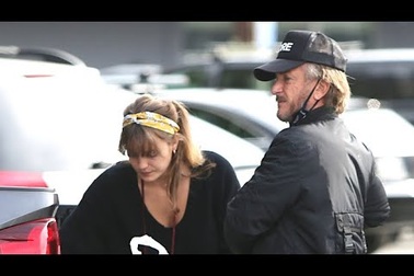 Thợ săn ảnh đeo bám Sean Penn và vợ trẻ