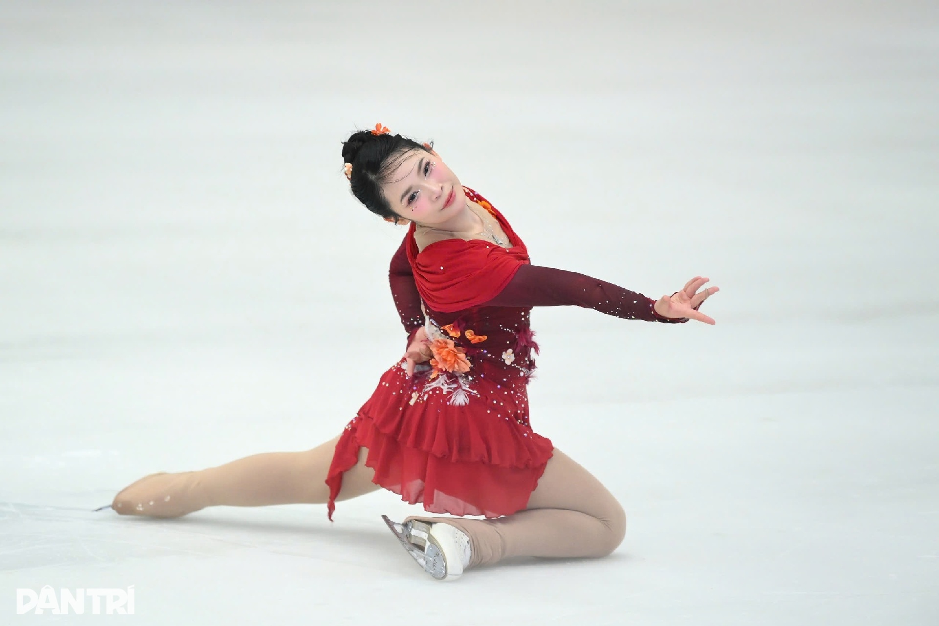 全国ユースフィギュアスケート選手権で美女たちがその美しさを披露 - 10 Những bóng hồng khoe sắc tại Giải vô địch trẻ trượt băng Quốc gia - 10