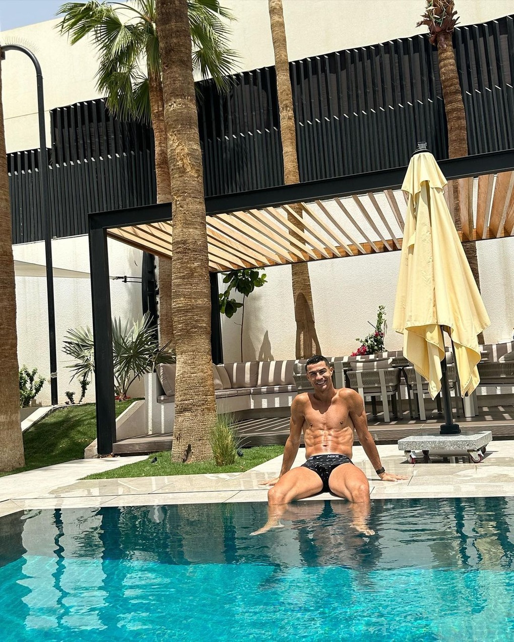 Ronaldo và bạn gái khoe cơ ngơi mới ở Ả Rập Xê-út - 7 Ronaldo và bạn gái khoe cơ ngơi mới ở Ả Rập Xê-út - 7